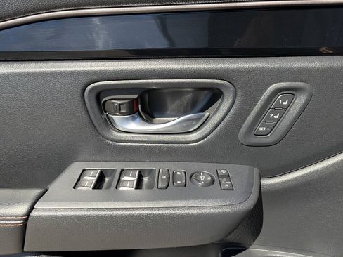 Used 2025 Honda Pilot TrailSport image 43