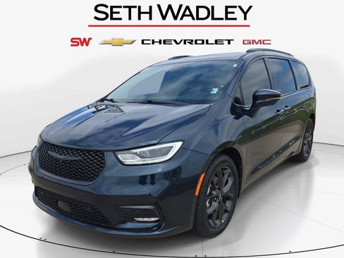 Used 2022 Chrysler Pacifica Limited w/ S Appearance Package FWD image 3