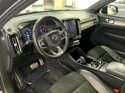 Used 2020 Volvo XC40 T5 R-Design image 24