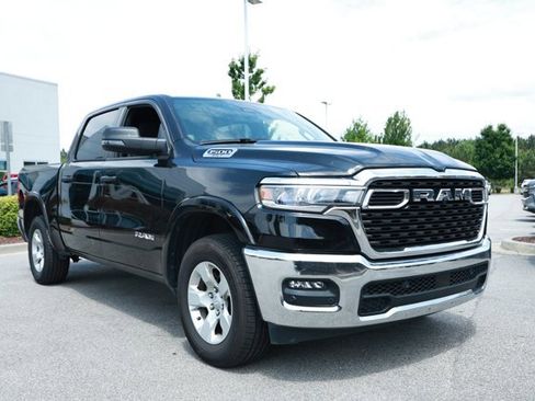 Used 2025 RAM 1500 Big Horn AWD/4WD image 3