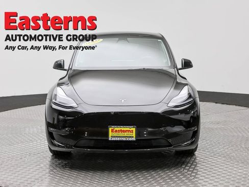 Used 2023 Tesla Model Y Long Range AWD/4WD image 2