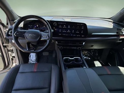 Used 2024 Chevrolet Traverse RS FWD image 16