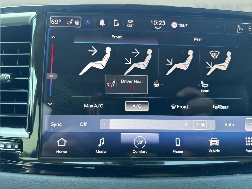 Used 2023 Chrysler Pacifica Touring-L FWD image 22