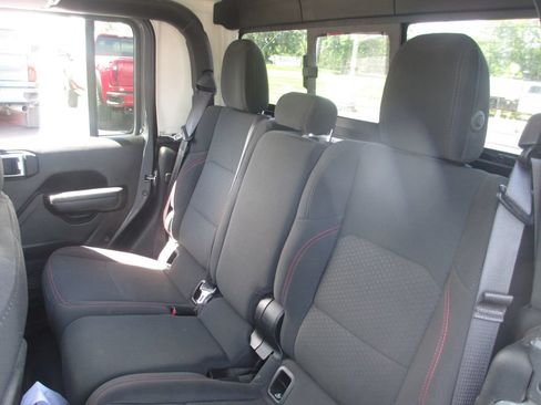 Used 2021 Jeep Gladiator Rubicon w/ Trailer Tow Package AWD/4WD image 17