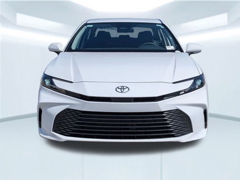 Used 2025 Toyota Camry LE image 10