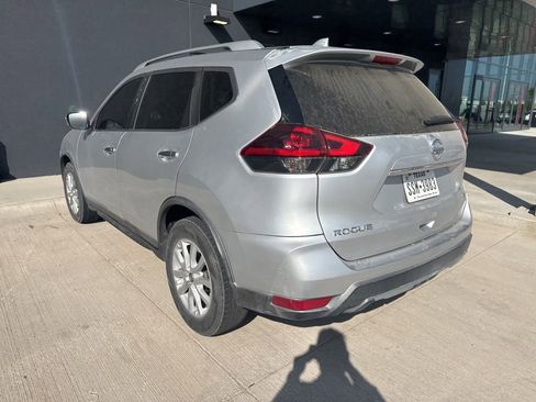 Used 2018 Nissan Rogue SV FWD image 2