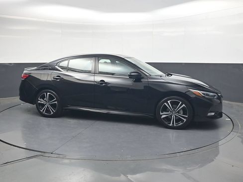 Used 2022 Nissan Sentra SR w/ SR Premium Package FWD image 4