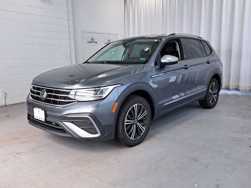Used 2024 Volkswagen Tiguan Wolfsburg Edition AWD/4WD image 2