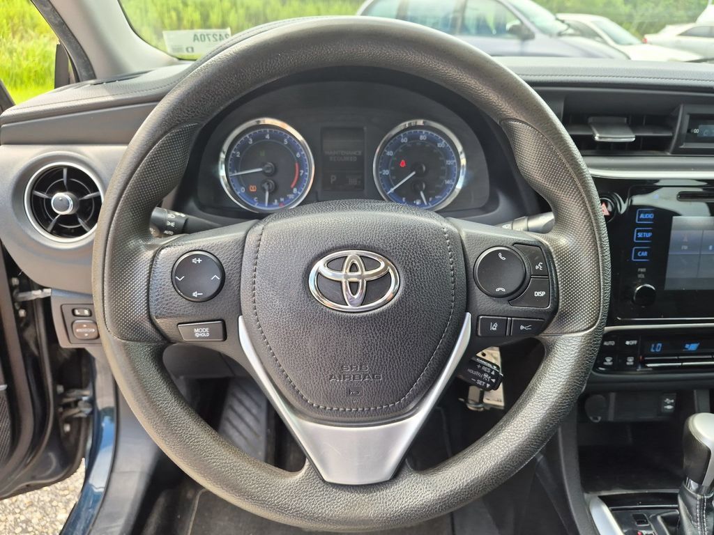 Used 2018 Toyota Corolla LE FWD image 15