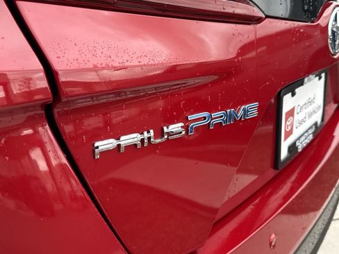 Used 2022 Toyota Prius Prime Limited image 9