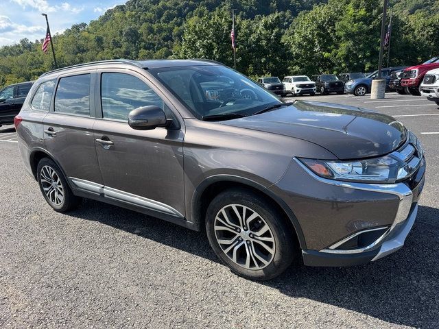 Used 2016 Mitsubishi Outlander SEL AWD/4WD image 7