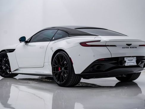 Used 2024 Aston Martin DB12 Coupe RWD image 8