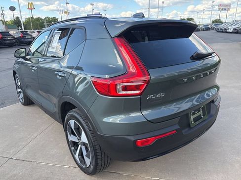 Certified 2026 Volvo XC40 B5 Plus AWD/4WD image 9