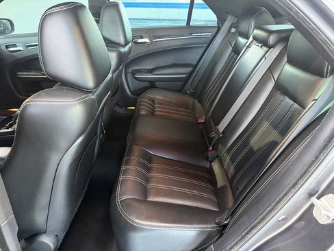 Used 2019 Chrysler 300 S AWD/4WD image 17