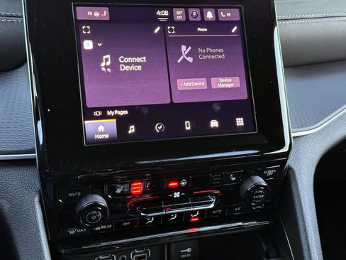 New 2025 Jeep Grand Cherokee 4WD image 13