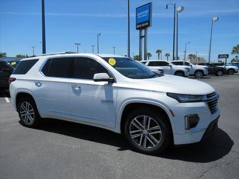 Used 2023 Chevrolet Traverse High Country FWD image 4