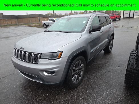 Used 2018 Jeep Grand Cherokee Limited w/ Luxury Group II image 2