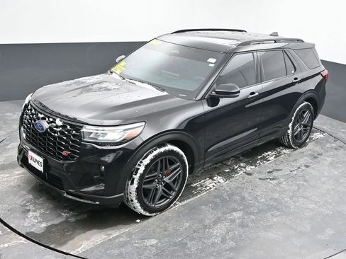 Used 2025 Ford Explorer ST image 16