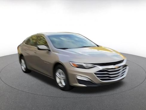 Used 2024 Chevrolet Malibu LT image 3