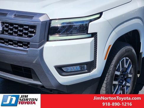 Used 2025 Nissan Frontier SL AWD/4WD image 10