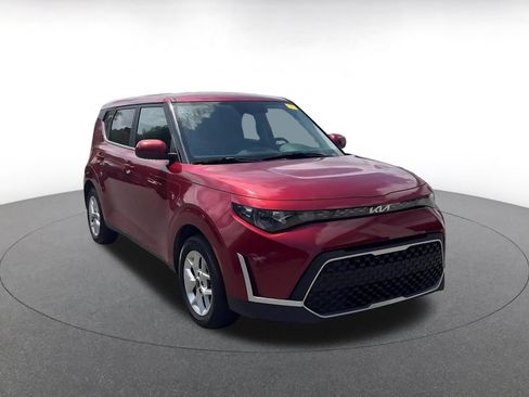 Used 2025 Kia Soul LX w/ LX Technology Package FWD image 2