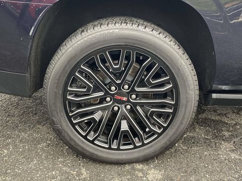 Used 2021 GMC Yukon XL Denali w/ Denali Premium Package AWD/4WD image 7