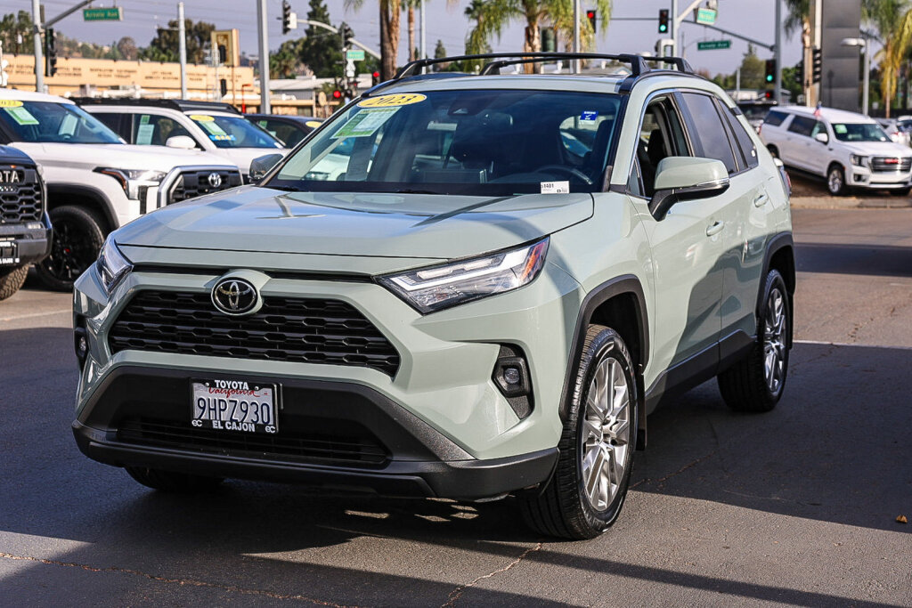 Used 2023 Toyota RAV4 XLE Premium FWD image 18
