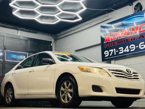Used 2011 Toyota Camry LE w/ LE Extra-Value Pkg image 1