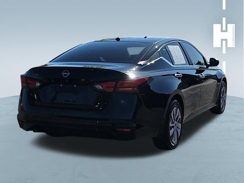 Used 2025 Nissan Altima 2.5 S image 3