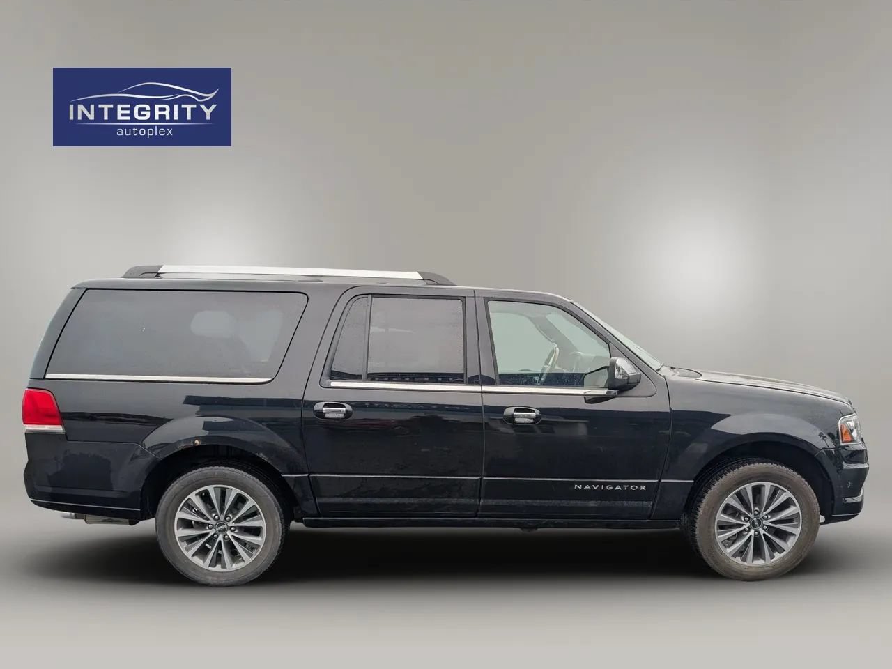 Used 2017 Lincoln Navigator L Select AWD/4WD image 6