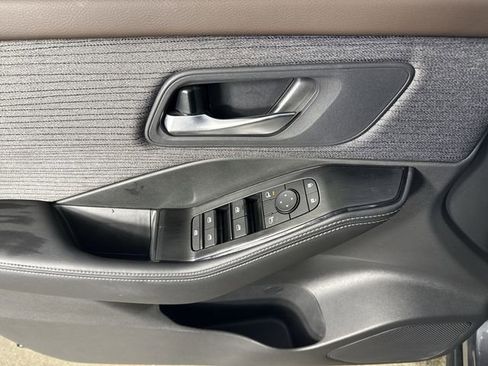 Used 2023 Nissan Rogue SV image 21