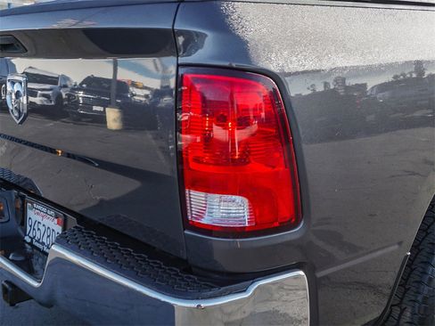 Used 2018 RAM 1500 Classic SLT image 9