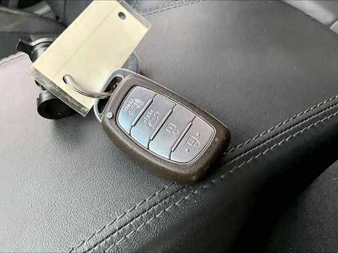 Used 2019 Hyundai Tucson Limited AWD/4WD image 12