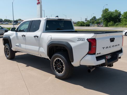 Used 2025 Toyota Tacoma TRD Off-Road AWD/4WD image 19