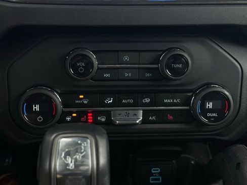 Used 2025 Ford Bronco Badlands image 36