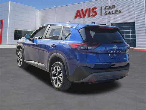 Used 2023 Nissan Rogue SV image 3
