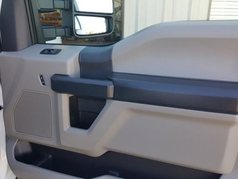 Used 2022 Ford F250 XL w/ Power Equipment Group image 19