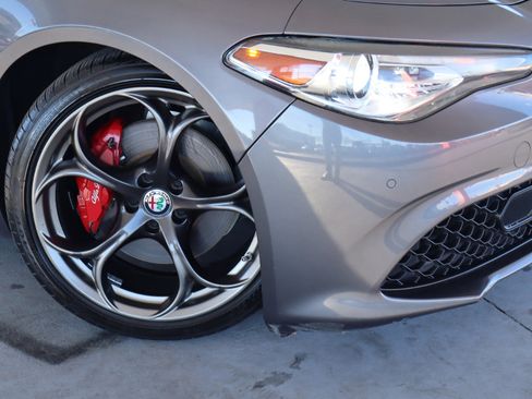 Used 2017 Alfa Romeo Giulia Ti w/ TI 19" Sport Package image 4