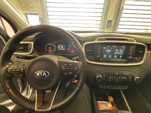 Used 2018 Kia Sorento AWD image 5