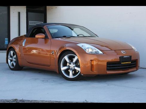 Used 2006 Nissan 350Z Touring RWD image 1