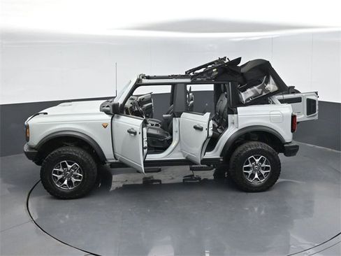 Used 2021 Ford Bronco Badlands image 58