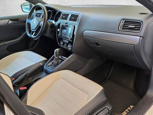 Used 2016 Volkswagen Jetta Sport FWD image 16