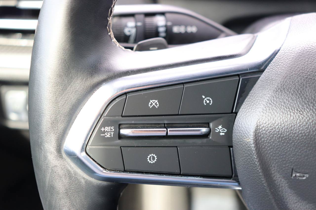 Used 2025 Chevrolet Traverse LT FWD image 34