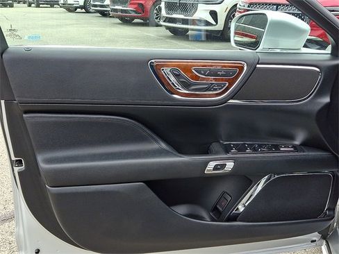 Used 2017 Lincoln Continental Select FWD image 12