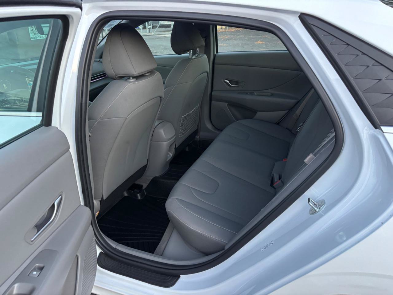 Used 2024 Hyundai Elantra SEL w/ Convenience Package FWD image 16