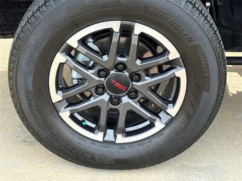 Used 2024 Toyota Tacoma TRD Sport w/ TRD Sport Upgrade Package image 9
