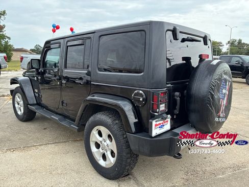 Used 2015 Jeep Wrangler Unlimited Sahara w/ Connectivity Group AWD/4WD image 4