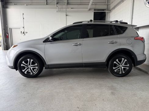 Used 2017 Toyota RAV4 LE w/ Carpet Mat Package AWD/4WD image 9