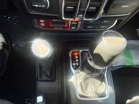 New 2026 Jeep Gladiator Rubicon w/ Whitecap Package AWD/4WD image 24