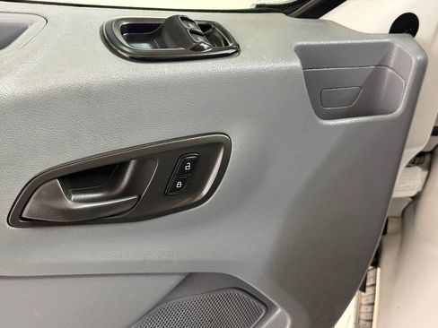 Used 2019 Ford Transit 250 130 Low Roof w/ Exterior Upgrade Package RWD image 31